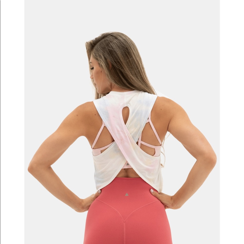 ISO Harmony sunrise tank in size S!!